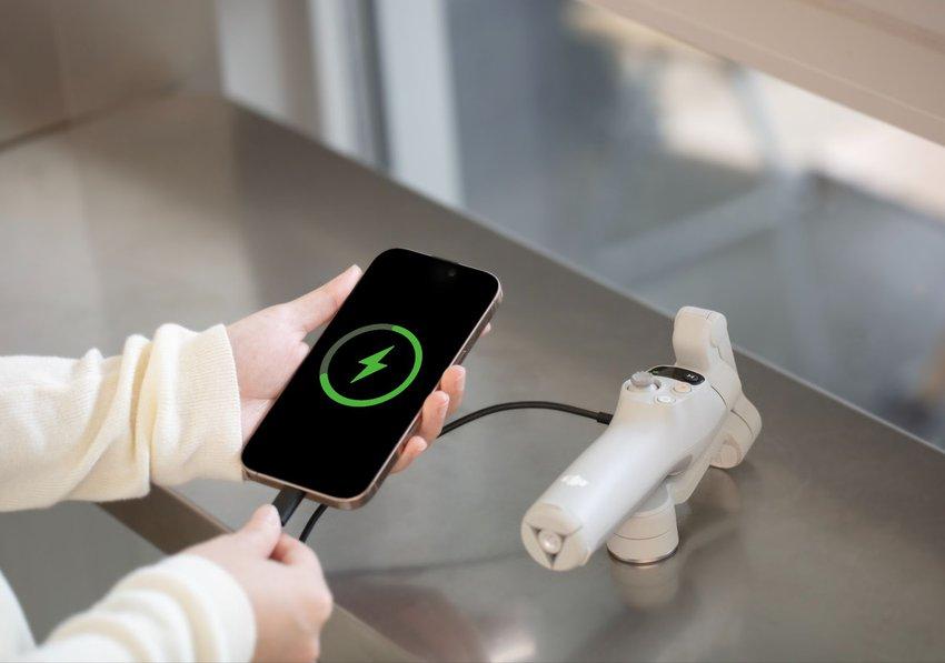 透過USB-C接口支援為手機充電,續航時間約 10 小時。