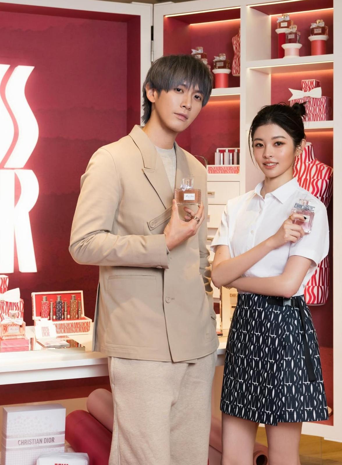 柯震東轉新髮型跟詹子萱現身品牌活動。