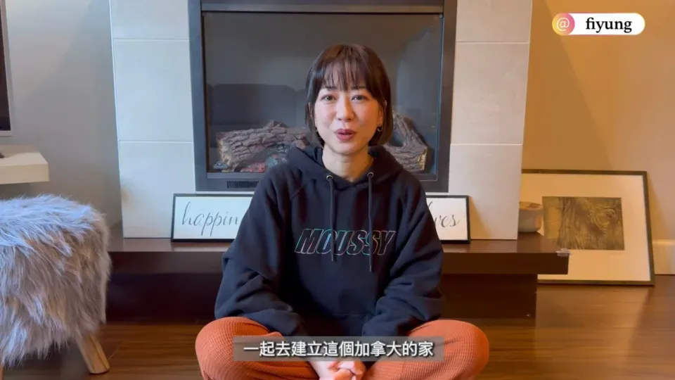 幸好,3個月後容羨媛老公終於嚟到加拿大:「我哋再見返嘅時候,我哋嘅關係、我哋嘅感情係冇變嘅,喺我哋相遇嗰一刻都係非常之感人,好開心佢而家已經喺我身邊,咁我哋會一齊喺加拿大生活,一齊去建立一個加拿大嘅家。」