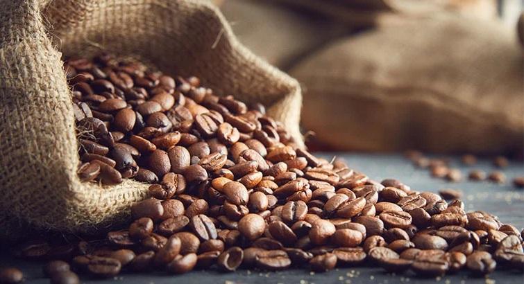 巴西研究機構指,阿拉比卡咖啡豆在巴西國內外的低庫存,導致價格持續升高。(互聯網)