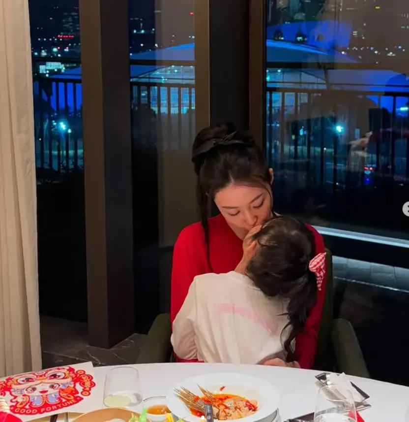 潘瑋柏的妻女互動。(圖/翻攝自宣云IG)