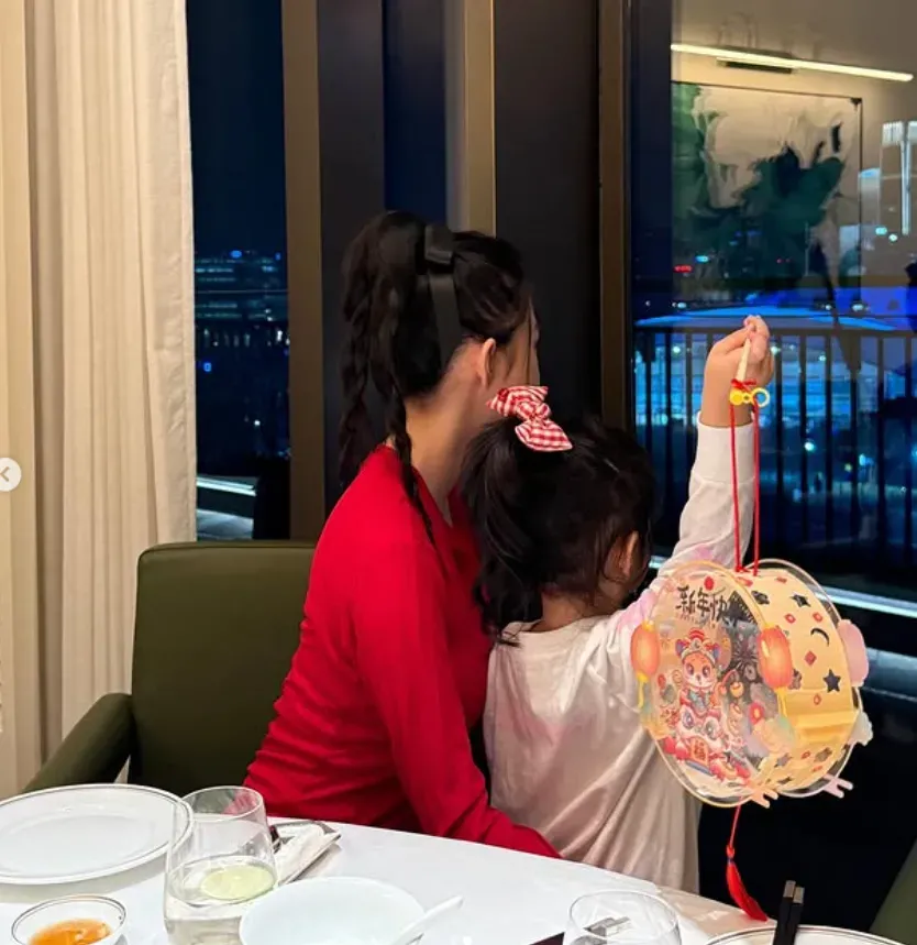 潘瑋柏的妻女互動。(圖/翻攝自宣云IG)