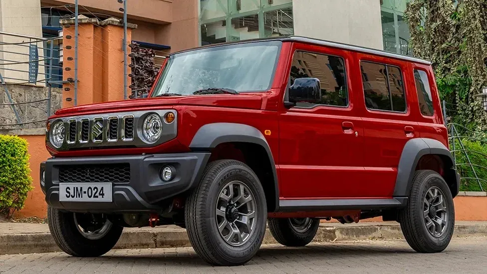 Suzuki Jimny Nomad 五門版包括「Sizzling Red Metallic」 (炙熱紅金屬)