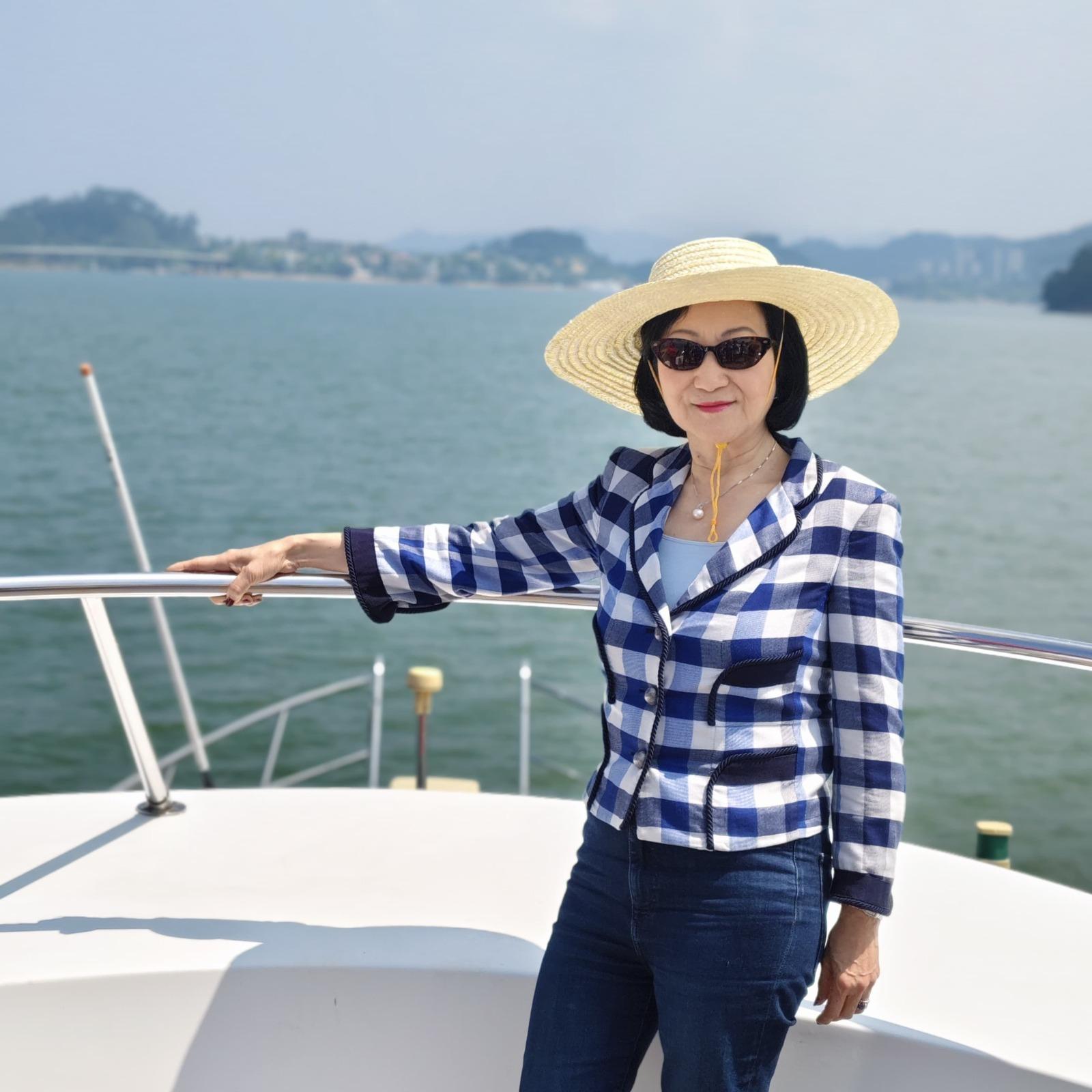 葉劉淑儀不時配戴墨鏡(葉劉淑儀fb)