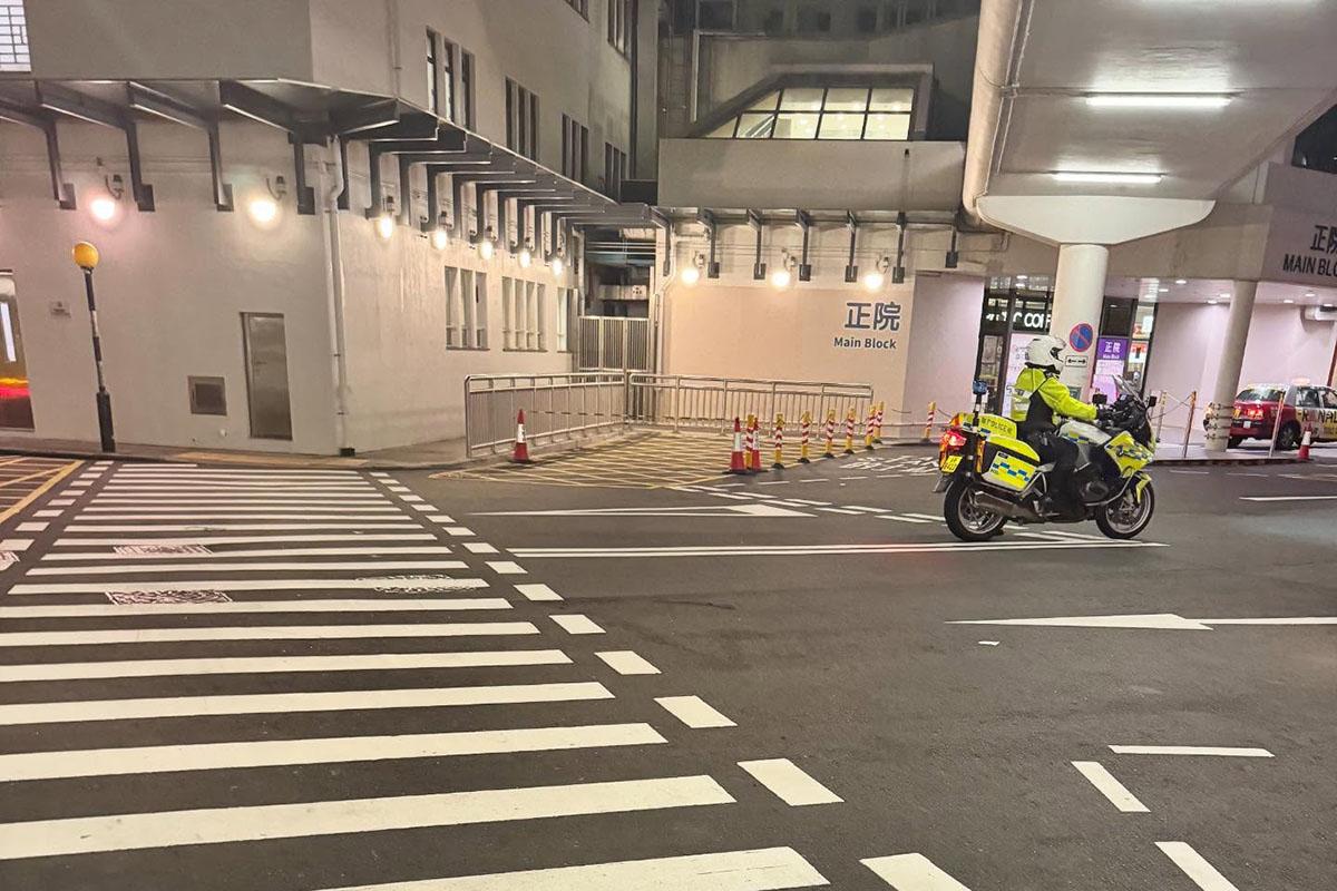 男嬰出生後要緊急轉送香港兒童醫院,其間有警車開路。(Threads用戶ricky_tse92圖片)