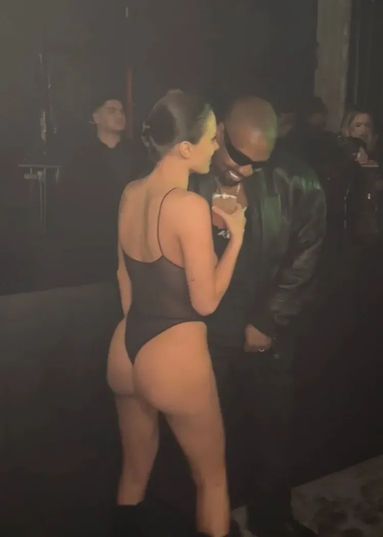 兩人去《格林美頒獎典禮》after party繼續狂歡,Bianca 的打扮都很惹火。