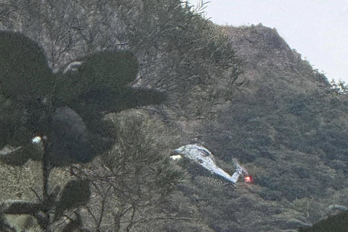 直升機在飛鵝山一帶盤旋搜救。(網民Carol Law@FB群組「黃大仙區友」)