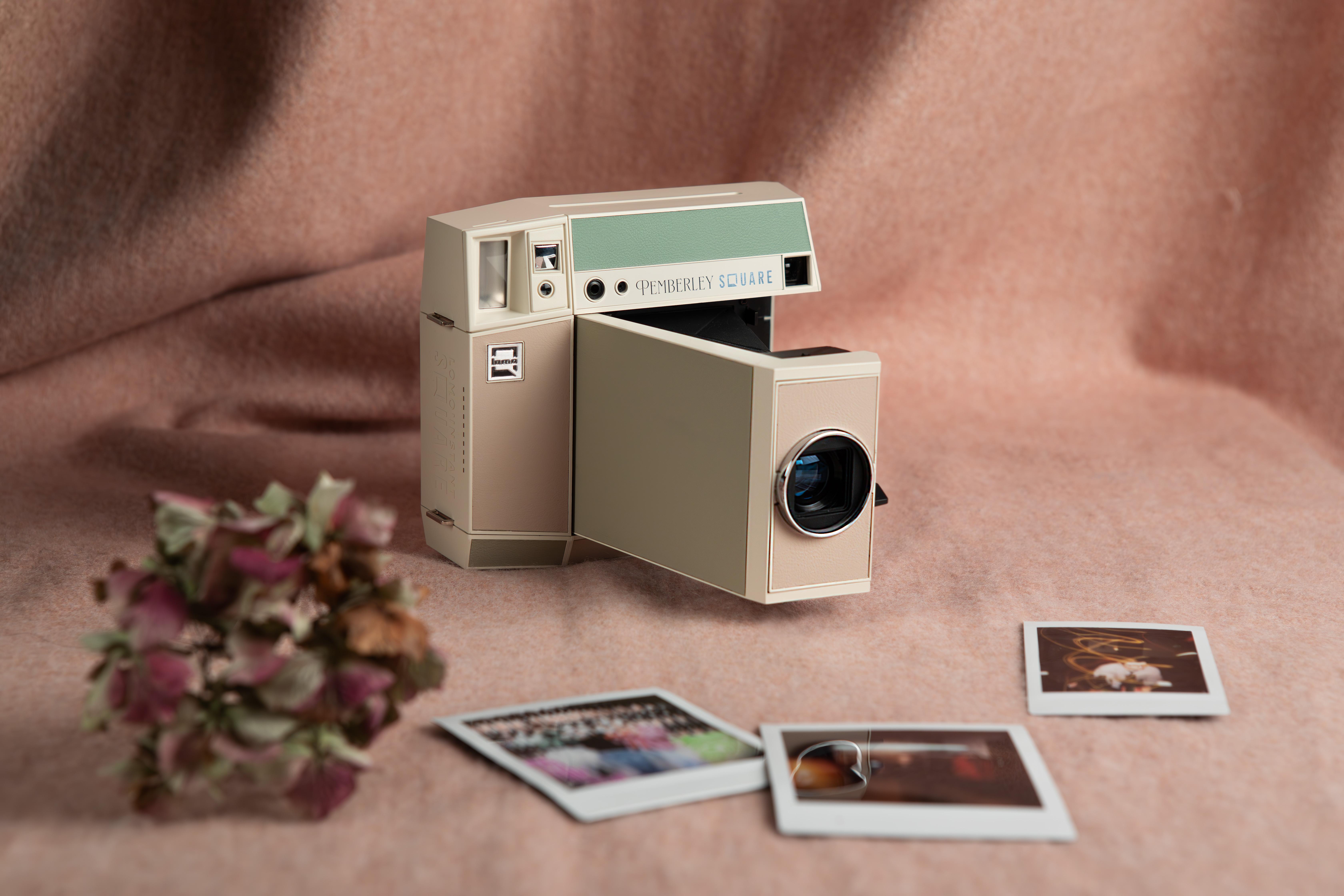 Lomo’Instant Square Glass Pemberley版本。
