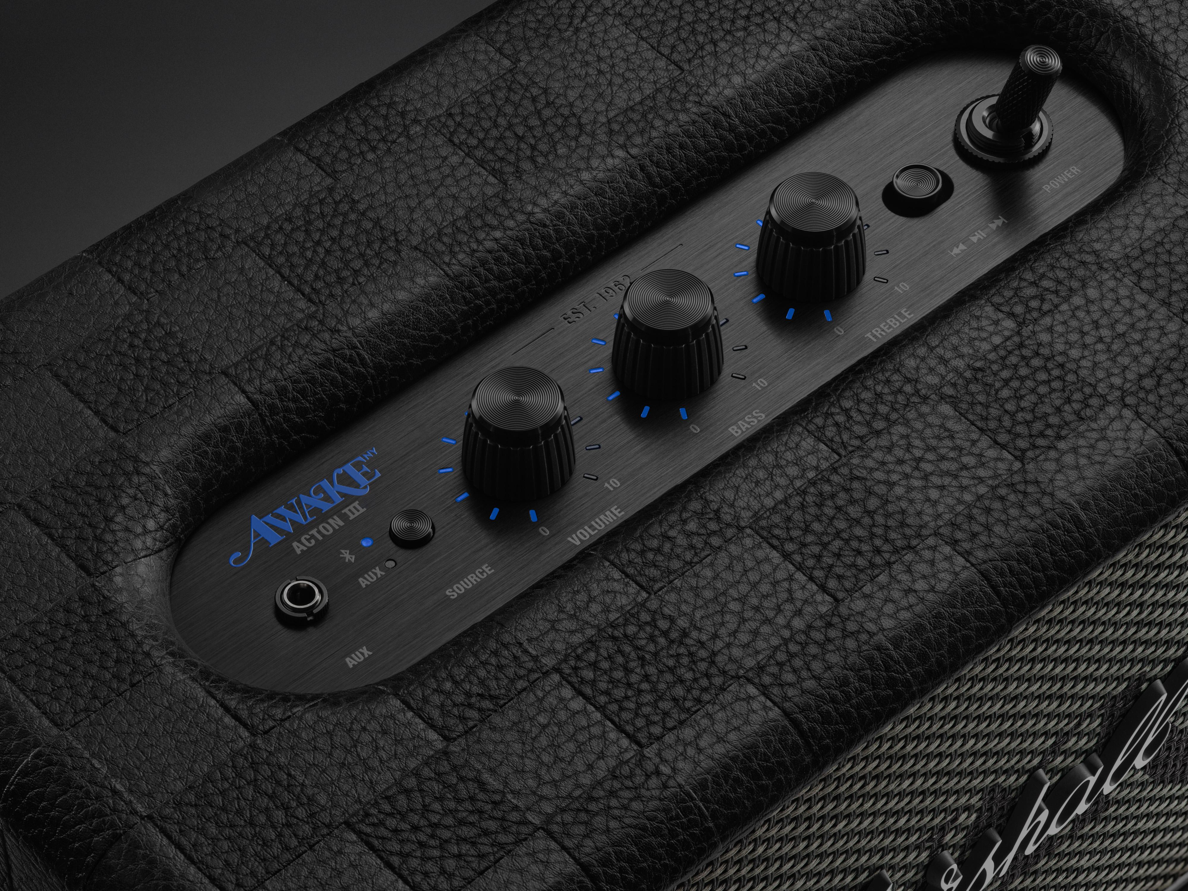 頂部控制器亦有心思地改用藍燈。