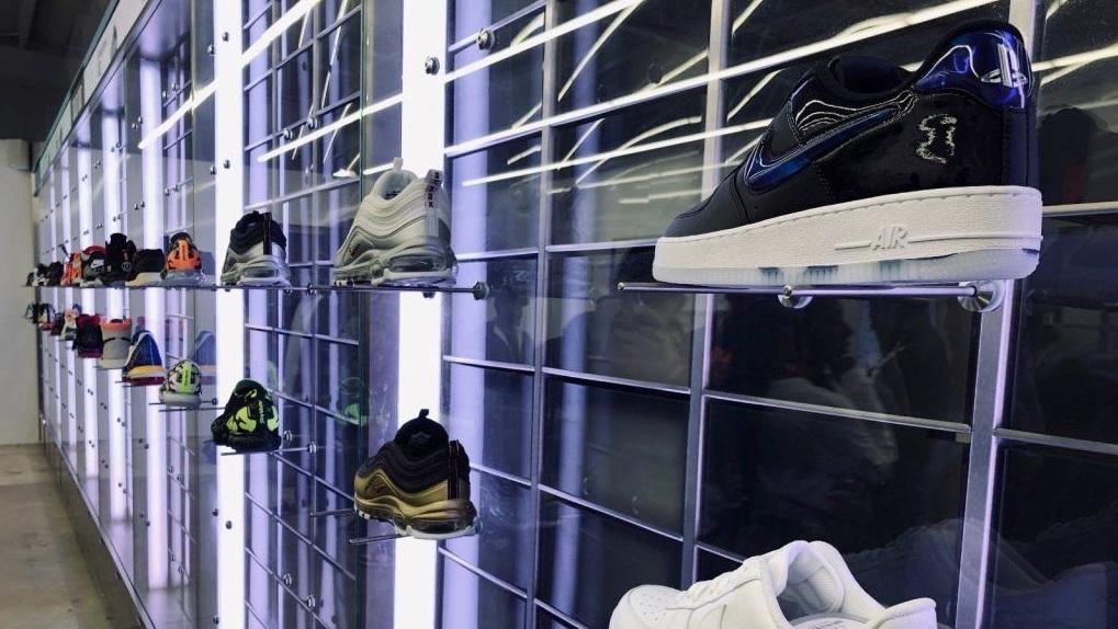 貨運火車竊賊鎖定Nike波鞋下手。(互聯網)