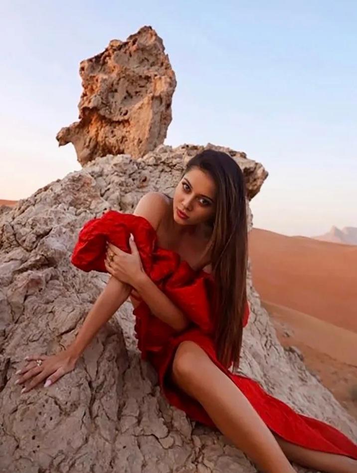 俄羅斯女網紅列爾曼被男友發現倒斃浴缸,案情存在疑點。(互聯網)