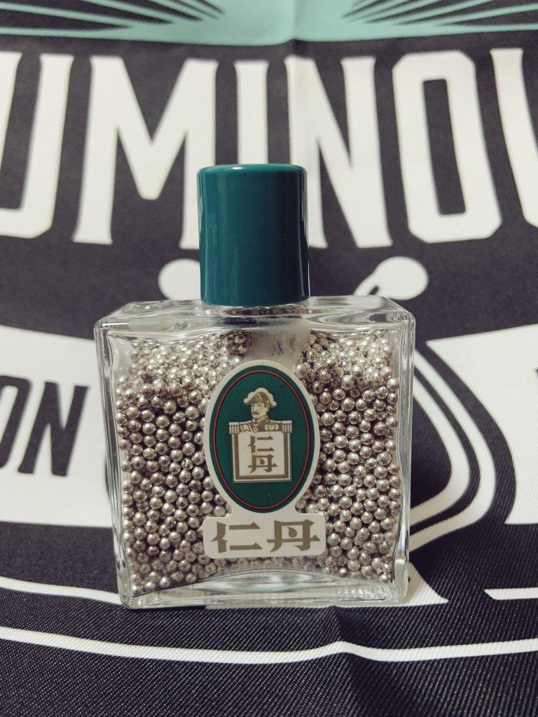 「仁丹」的外形是一顆顆銀色圓珠(x)