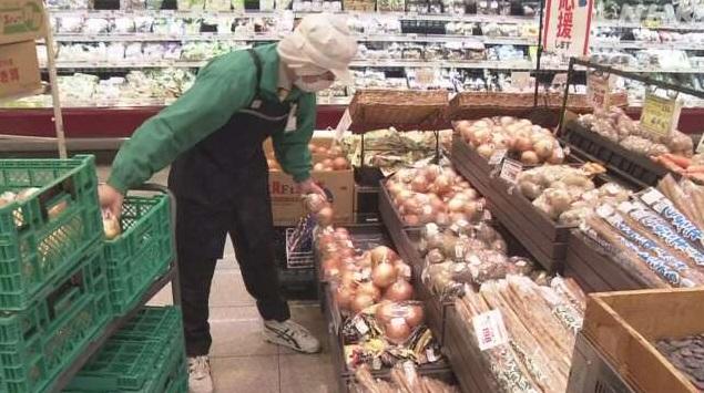 北海道帶廣市有超市在風雪過後復業。(互聯網)