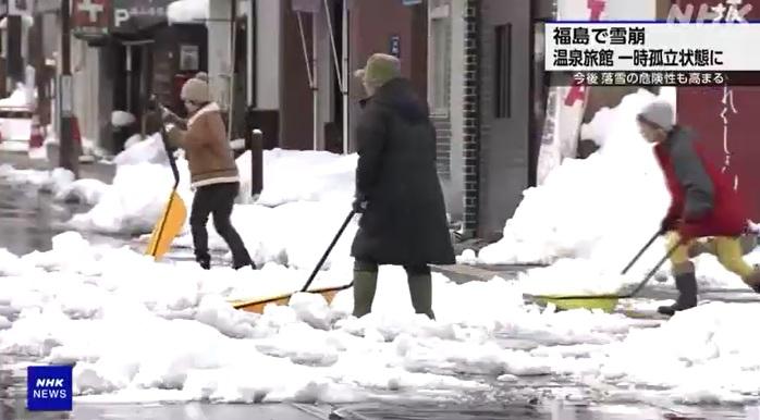 福島縣居民忙於除雪。(互聯網)