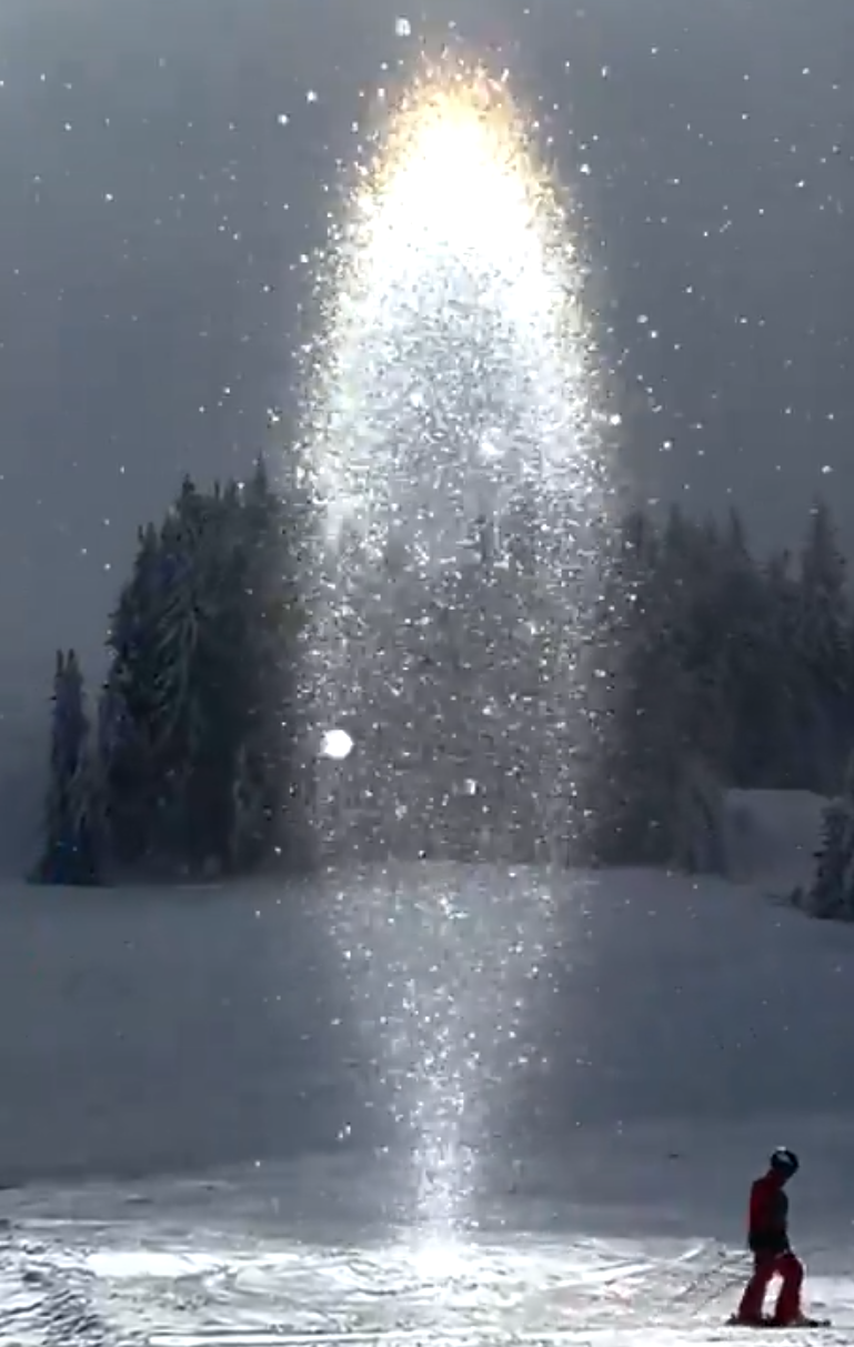 有網民表示「是奇異博士的傳送門嗎」。(影片截圖)