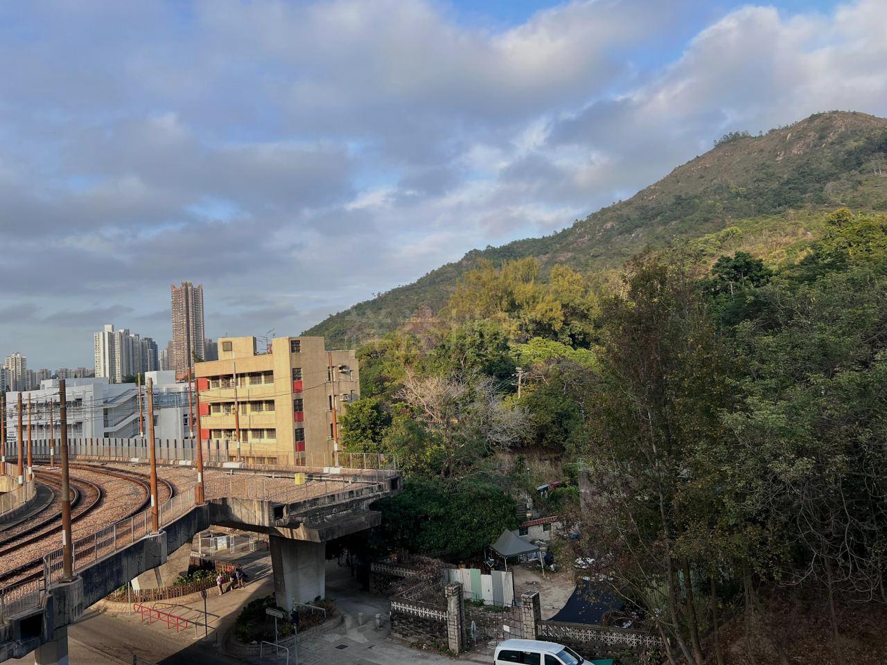 單位景觀擁開揚清靜山景,並望鐵路景。(代理提供)