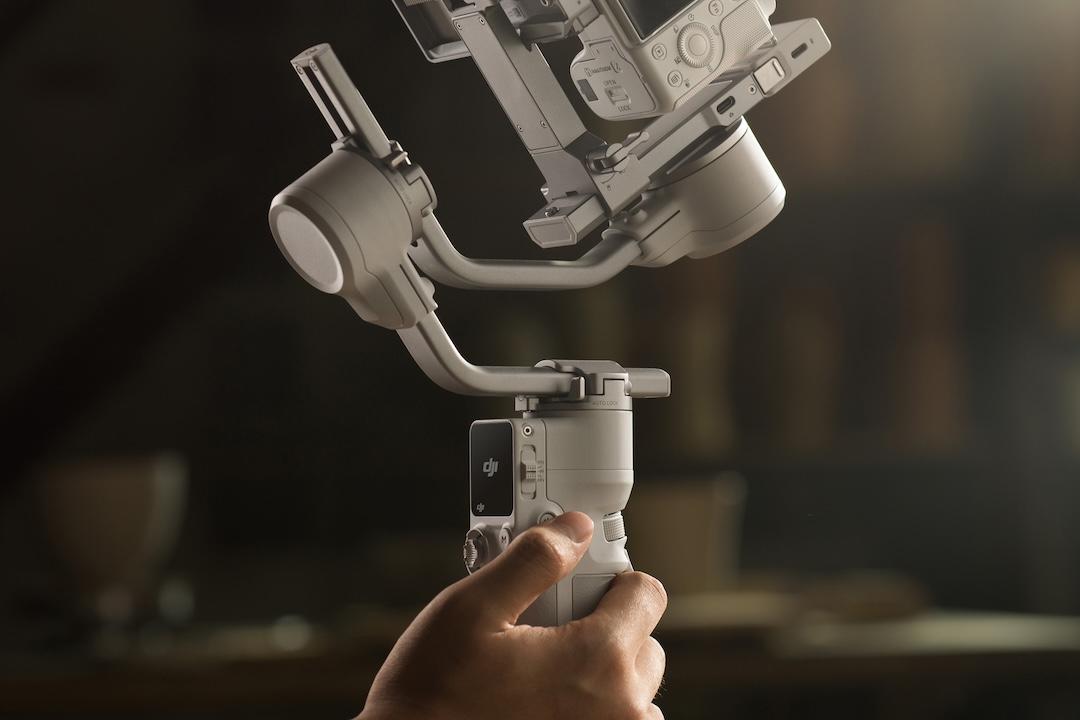 自動軸鎖,不論拍攝或收納都方便。