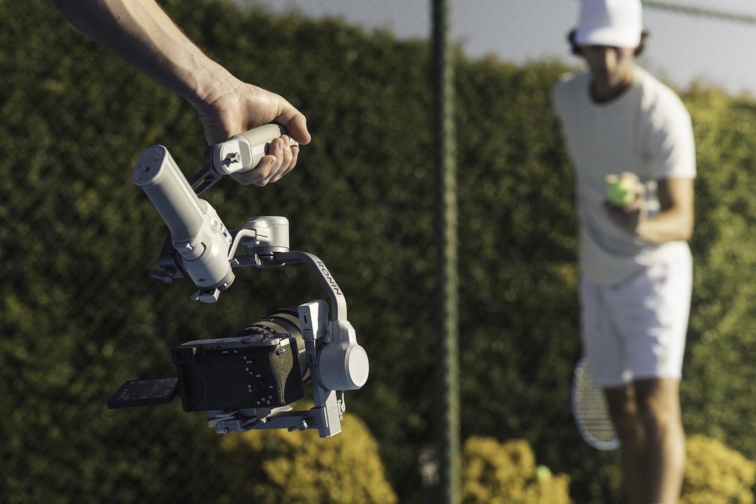 RS 4 Mini 有更出色的低角度拍攝支援。