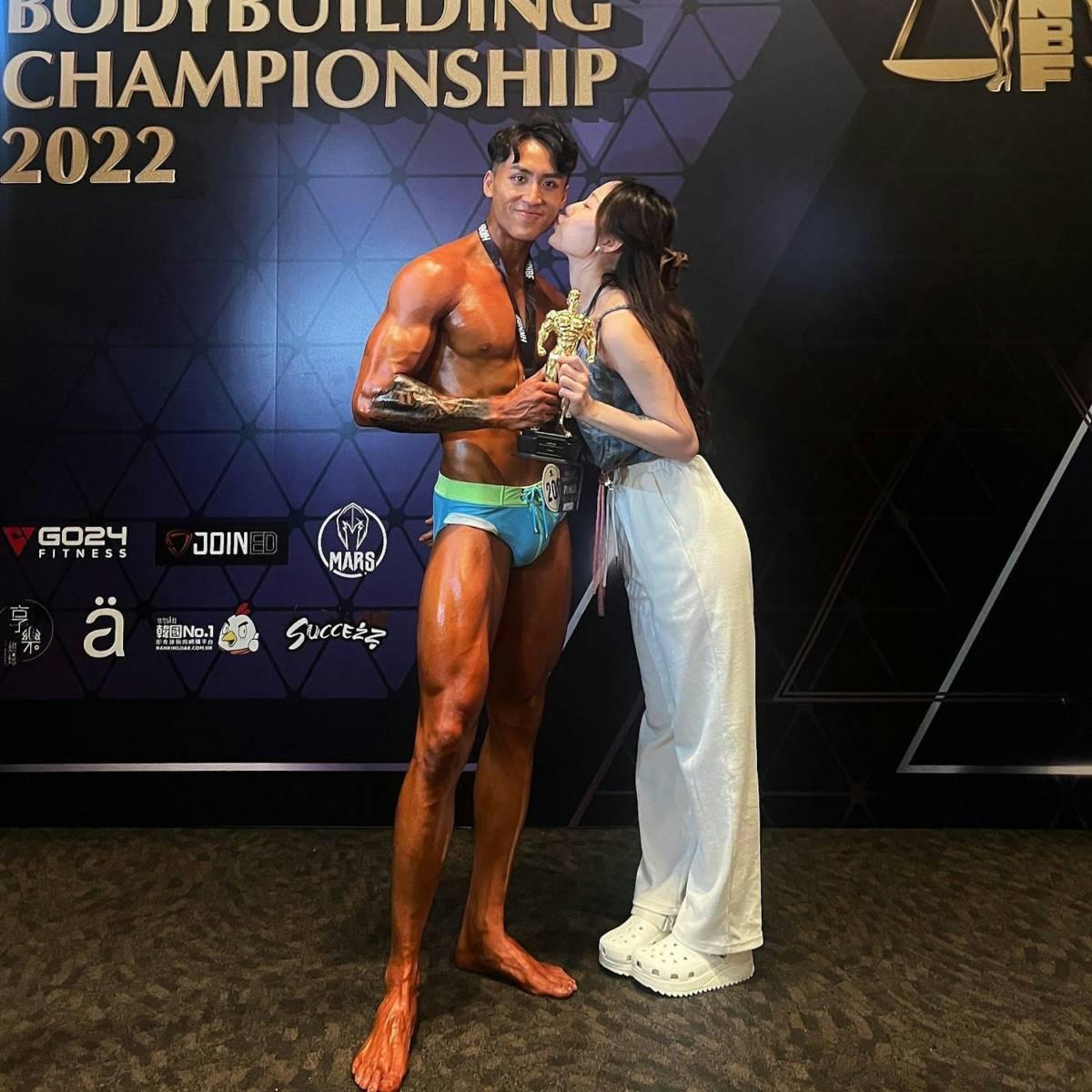 健身教練William的妻子FaFa近日在社交網踢爆老公偷食吳泳。