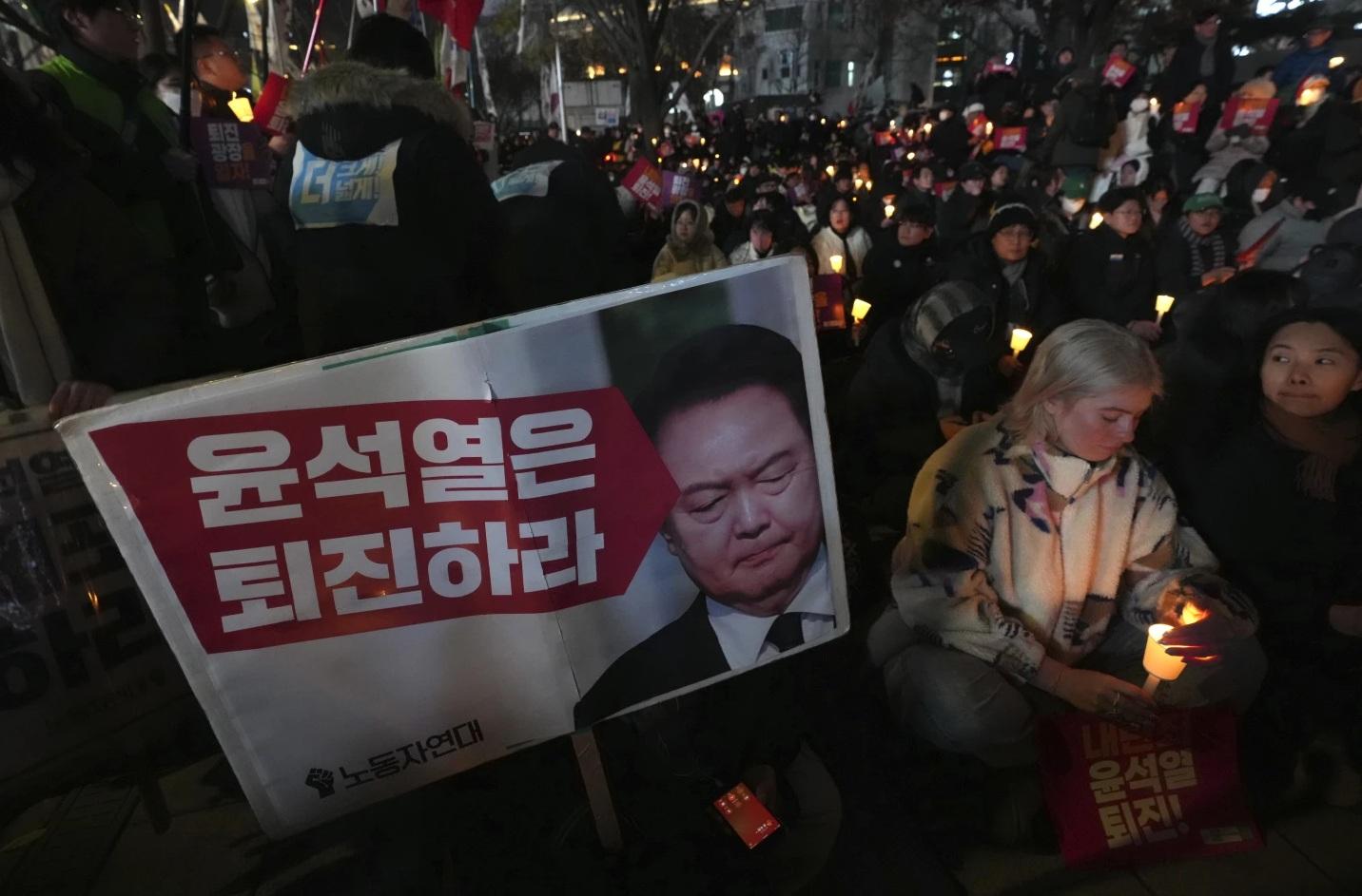 尹錫悅宣布戒嚴後,大批首爾民眾上街抗議。(資料圖片)