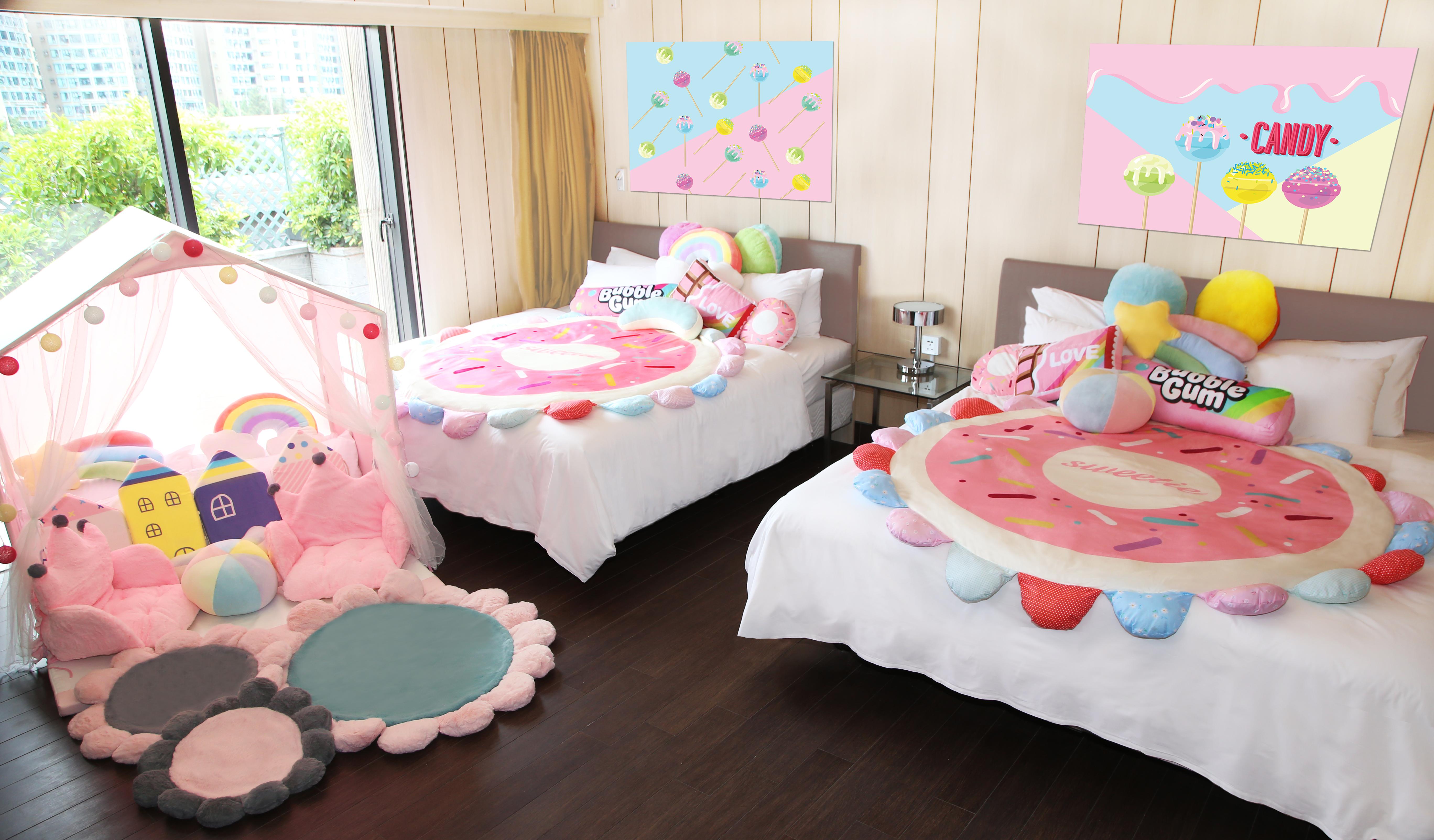 「糖果派對」以甜美佈置作主打,打造甜趣氛圍的打卡輕旅行,締造歡樂印記。