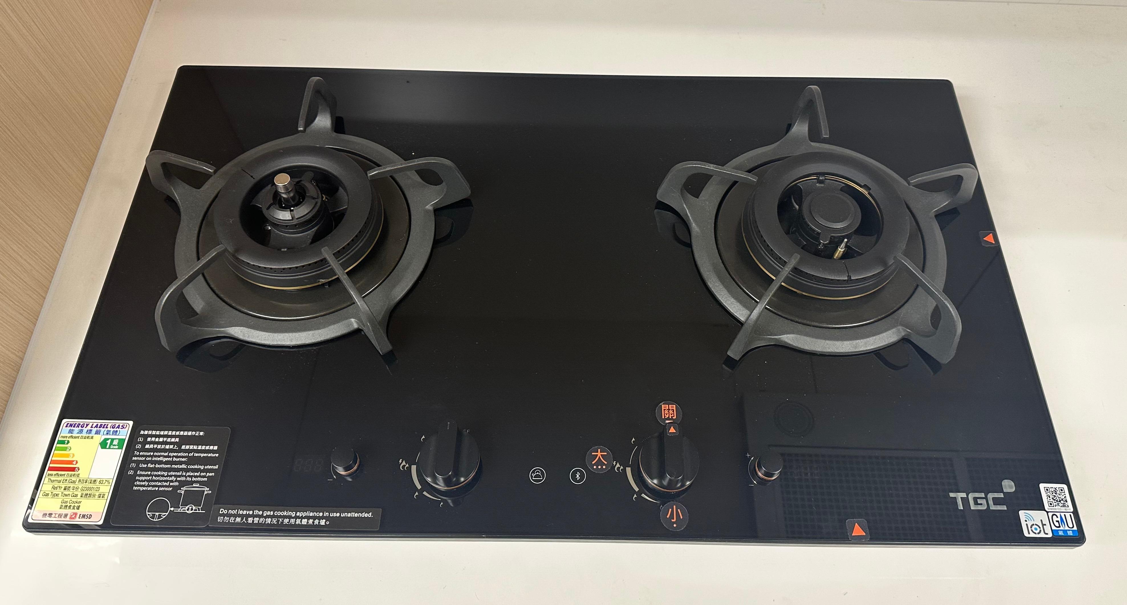 視障人士可透過貼紙輕易辨別出爐具的中心位置、開關掣,以及調校火力。