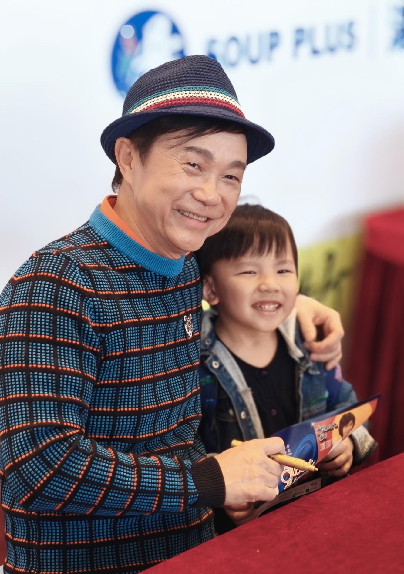 區瑞強首次舉辦歌迷簽名會。