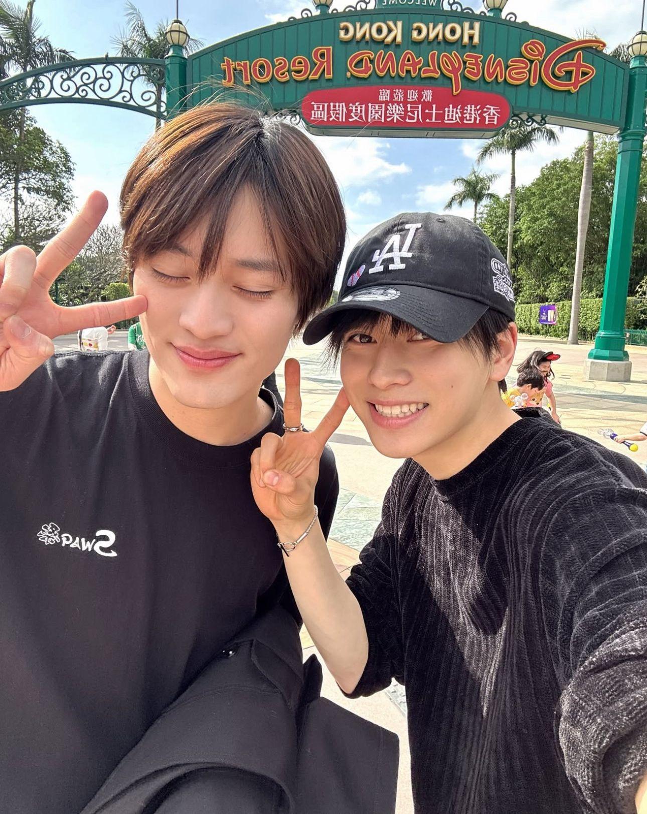 上村謙信與本島純政的香港行亦到了迪士尼樂園。