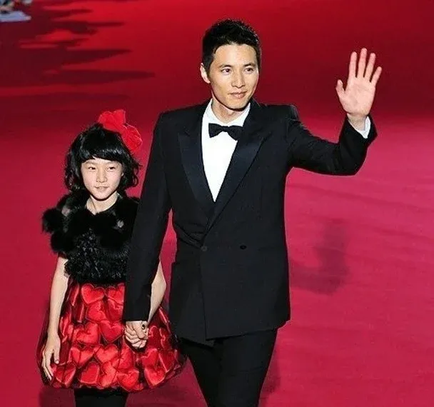 元斌拍攝《殺手代父》時,因金賽綸只得10歲而決定戒煙。