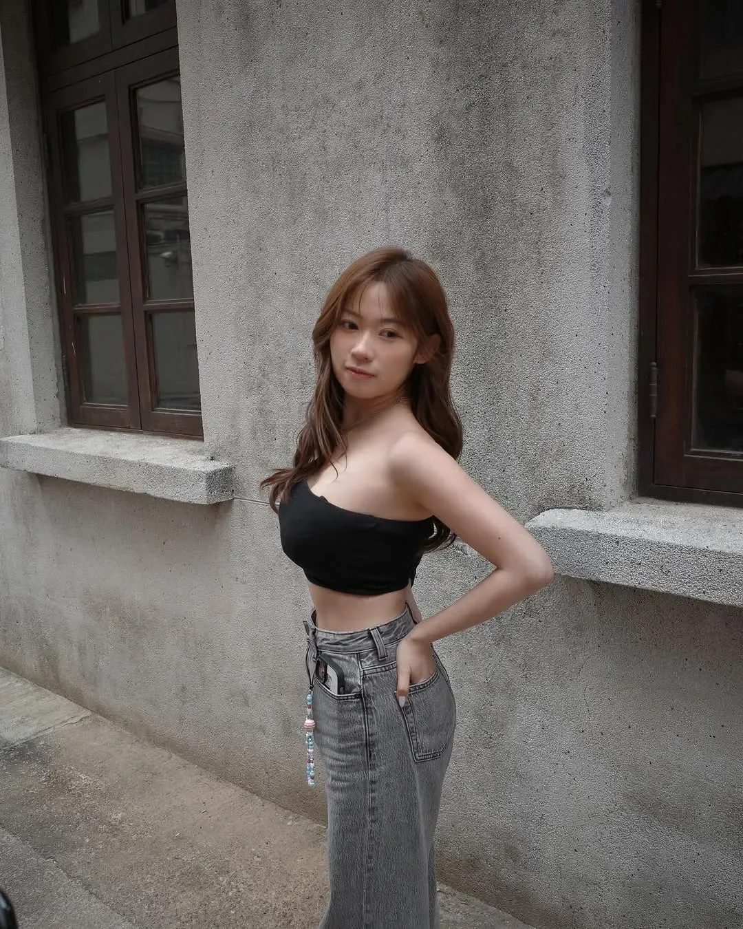 波波似乎十分清楚網民的關注點,幽默地寫道:No caption needed。