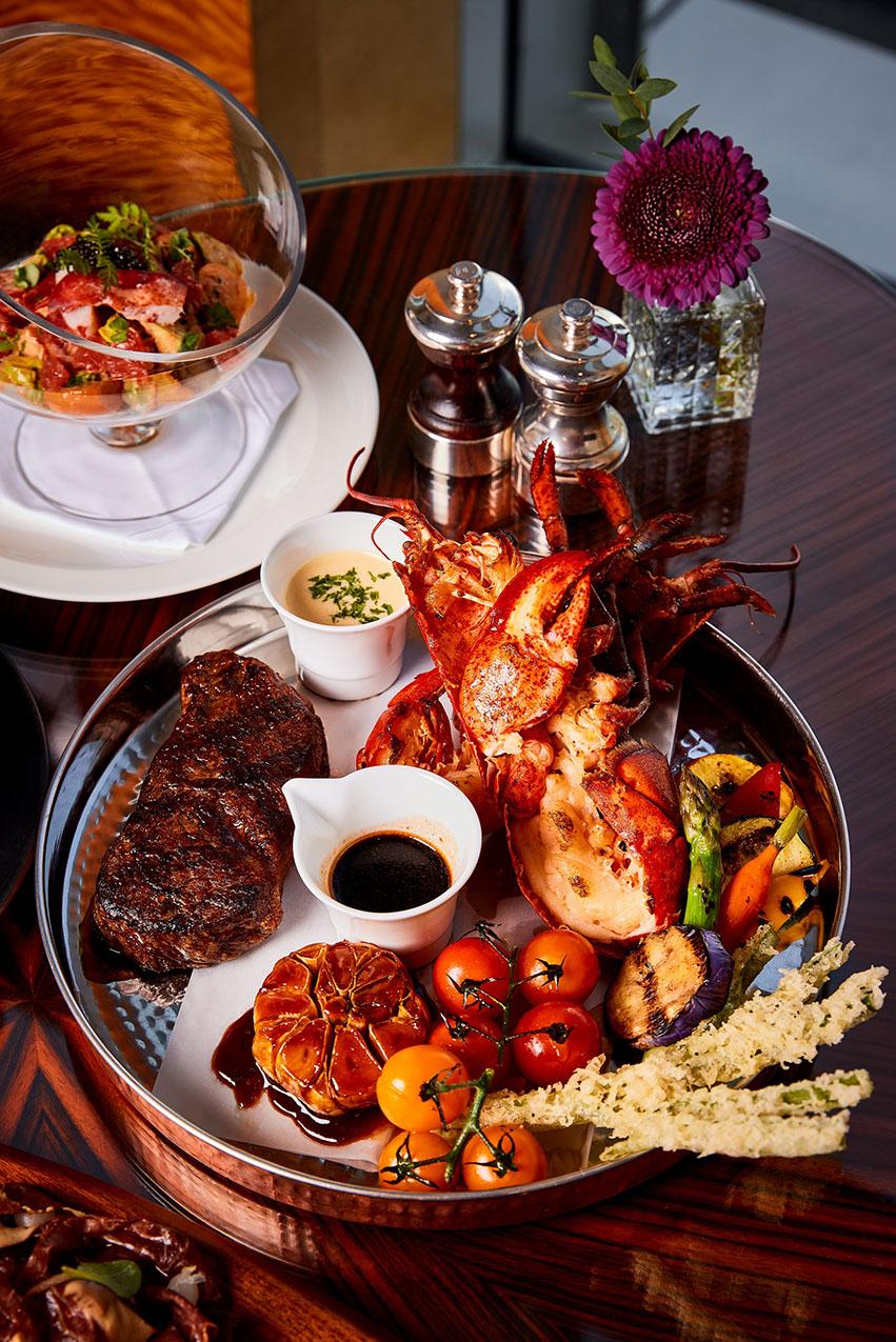 海陸雙拼盤龍蝦及西冷(300克) 兩款配菜及兩款醬汁$1,288(兩位用)