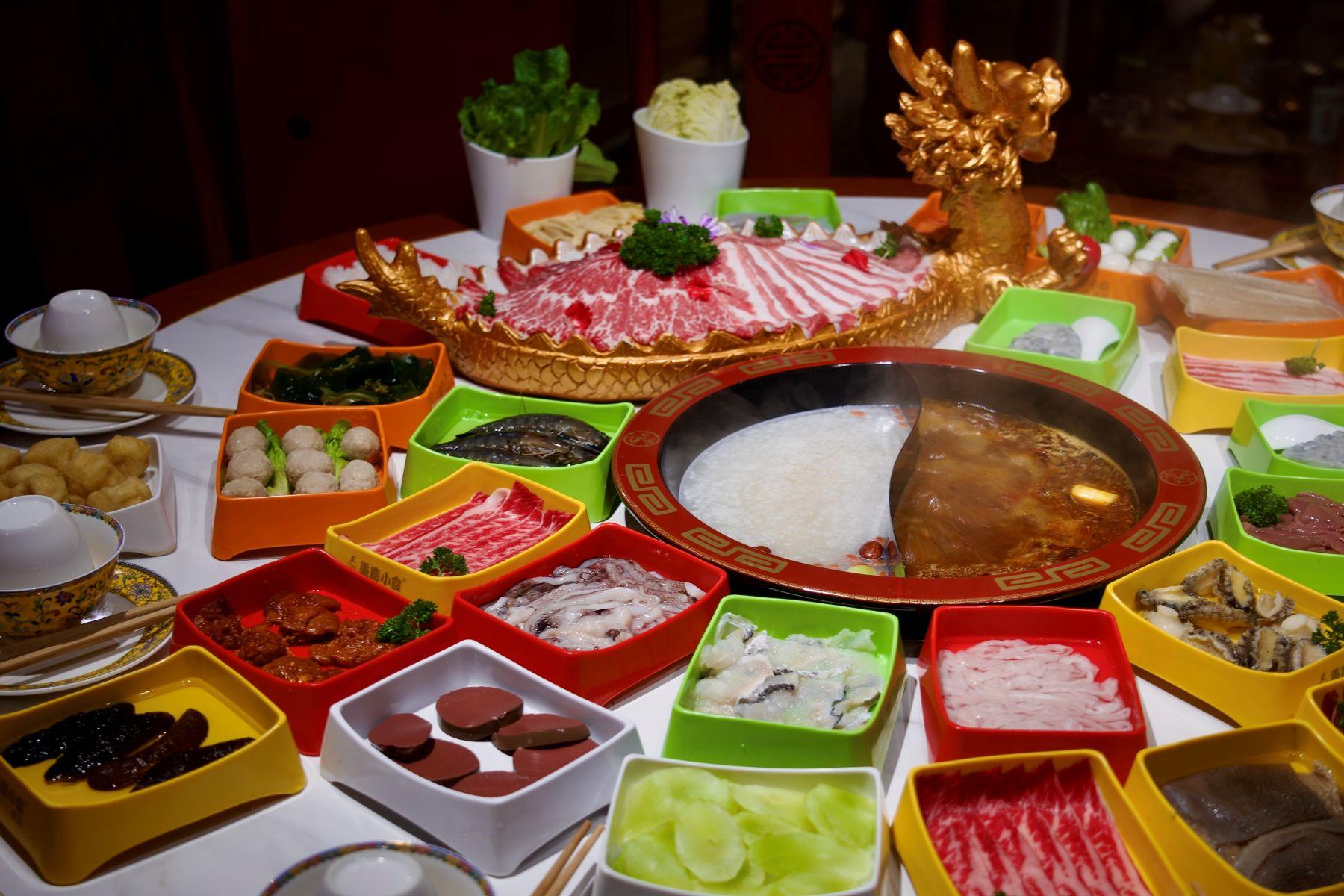 $198晚市火鍋套餐都可盡享美國安格斯肩胛肥牛、澳洲安格斯牛板腱、澳洲高鈣小肥羊及荷蘭天然五花腩片。