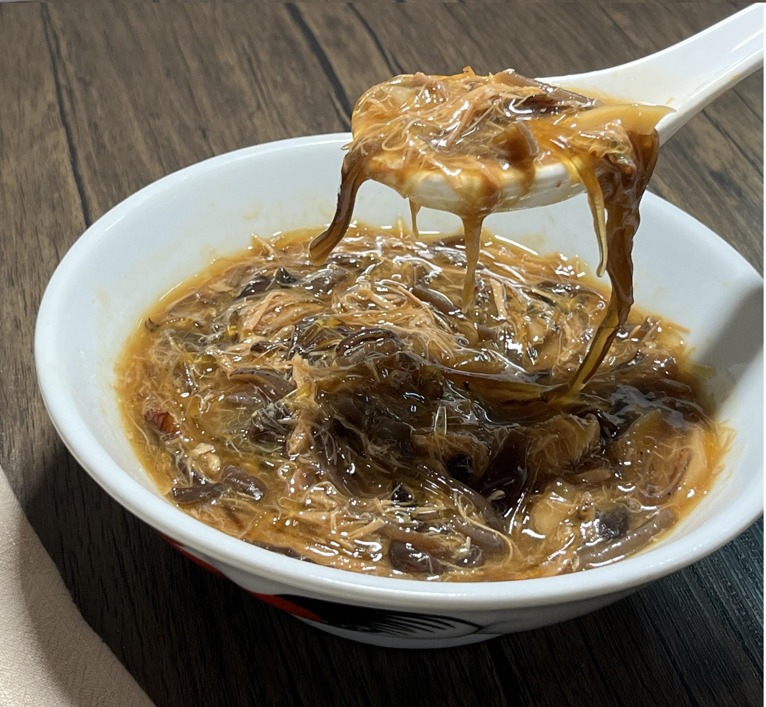 碗仔翅皇后主打手工製作美食的本地港式小食,巧妙融入現代烹飪手法,帶來品牌招牌包括經典火鴨碗仔翅