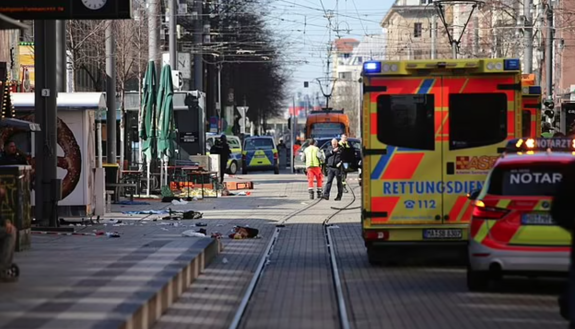 一輛SUV在曼海姆高速撞向人群。(美聯社)