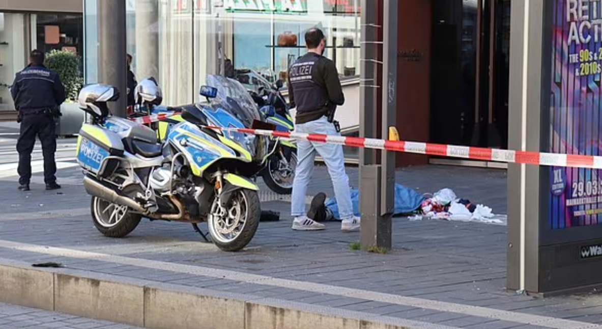 一輛SUV在曼海姆高速撞向人群。(美聯社)