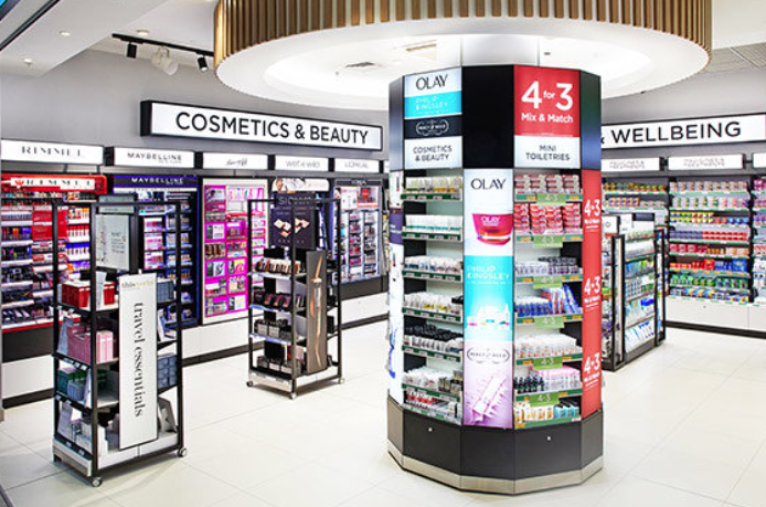 集團目前的盈利主要由設於機場及鐵路站的旅遊用品、食品及手信店帶動。(互聯網)