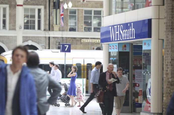 集團目前的盈利主要由設於機場及鐵路站的旅遊用品、食品及手信店帶動。(互聯網)