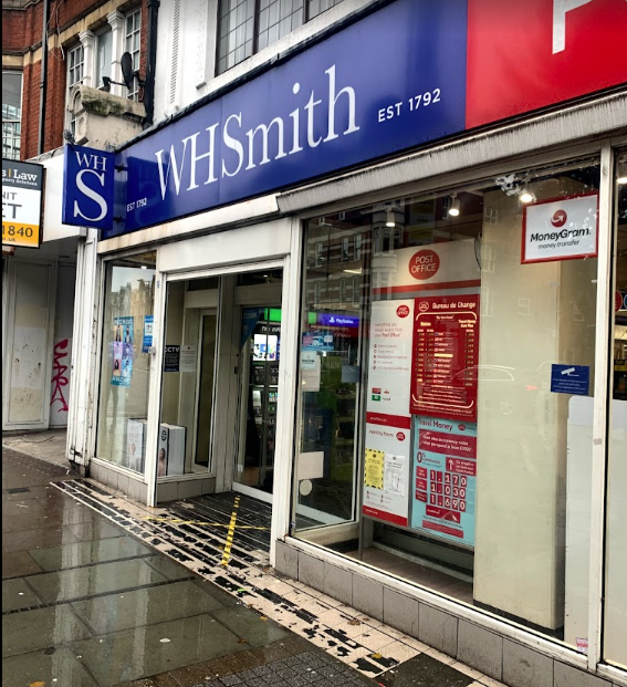 WHSmith位於市區主要街頭的500間分店,正尋求新買家。(互聯網)