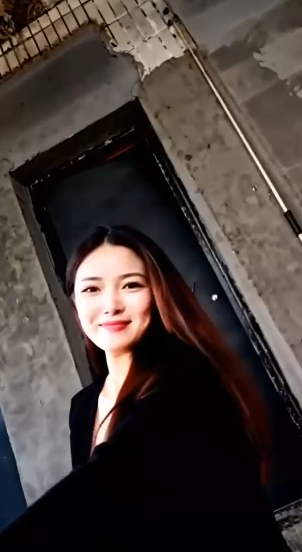 由於「長沙花魁」照片網上僅流傳兩張,加上影像有點模糊,有網民索性利用AI製作花魁影片以假亂真,依然吸引大批網民點擊觀看。