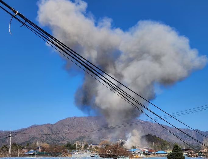 南韓京畿道東北部抱川市周四(6日)早上在南韓及美國軍隊於當地進行聯合軍演期間,有炮彈擊中民房,造成7人受傷,一座教堂建築和兩棟房屋部分受損。(網上圖片)