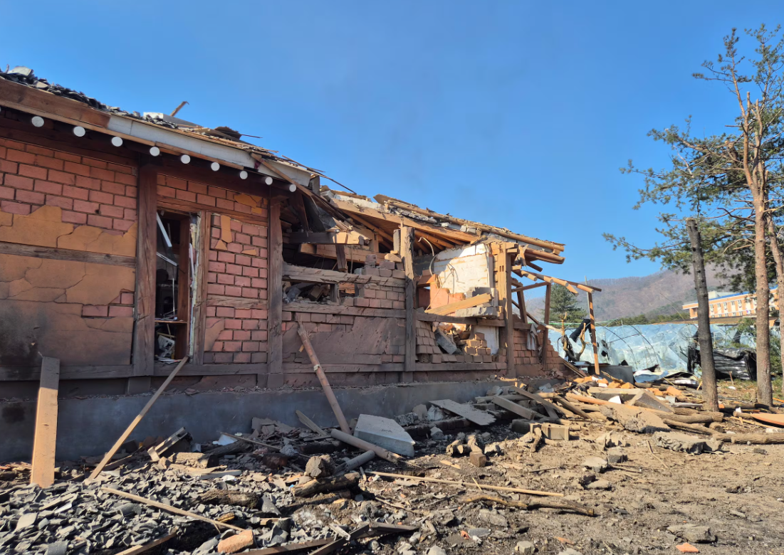 南韓京畿道東北部抱川市周四(6日)早上在南韓及美國軍隊於當地進行聯合軍演期間,有炮彈擊中民房,造成7人受傷,一座教堂建築和兩棟房屋部分受損。(網上圖片)