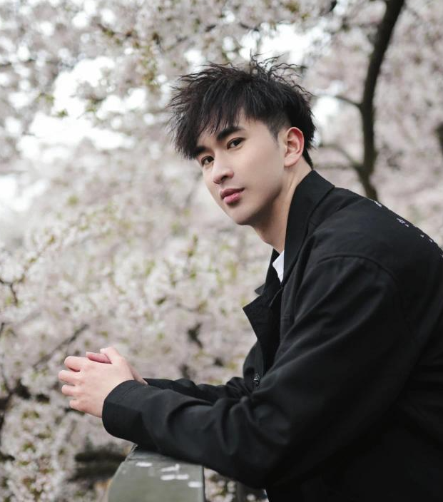 案情指,鄒鎮豪於2019年起在倫敦大學學院(University College London)攻讀碩士及博士學位,在2019至2023年以酒精、毒品及藥物在倫敦住所迷姦3名女子,在中國強姦另外7名受害者