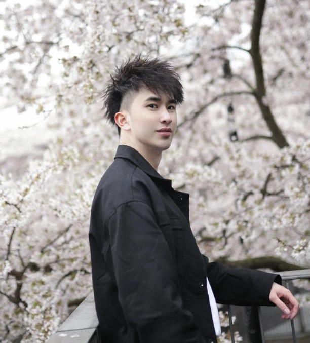 案情指,鄒鎮豪於2019年起在倫敦大學學院(University College London)攻讀碩士及博士學位,在2019至2023年以酒精、毒品及藥物在倫敦住所迷姦3名女子,在中國強姦另外7名受害者