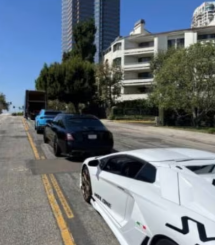 藍馬龍(Malone Lam)涉騙巨額比特幣後在夜店揮霍及狂買名車。(互聯網)