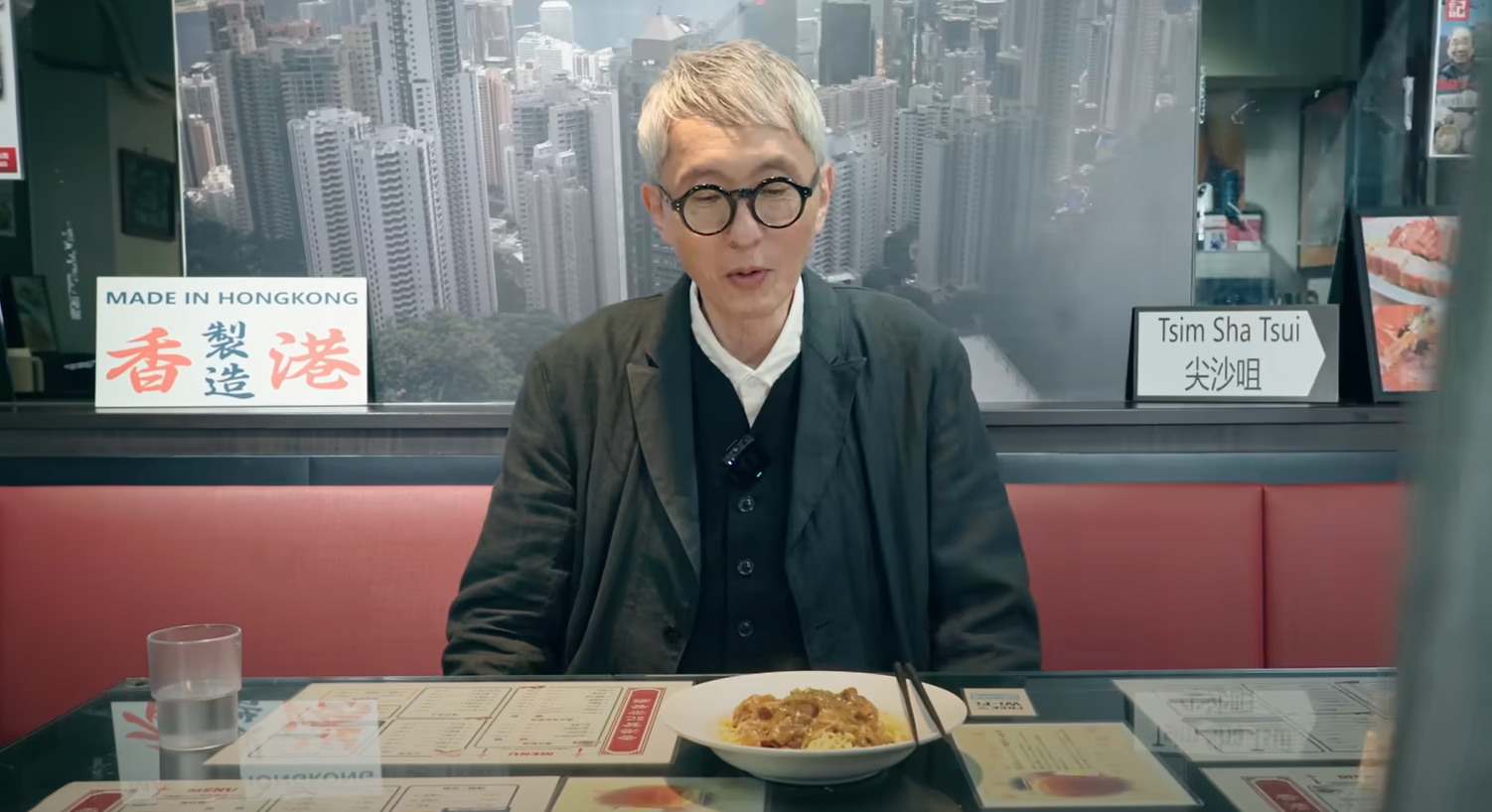 松重豐看到桌上的圖片才點了沙嗲牛肉麵。