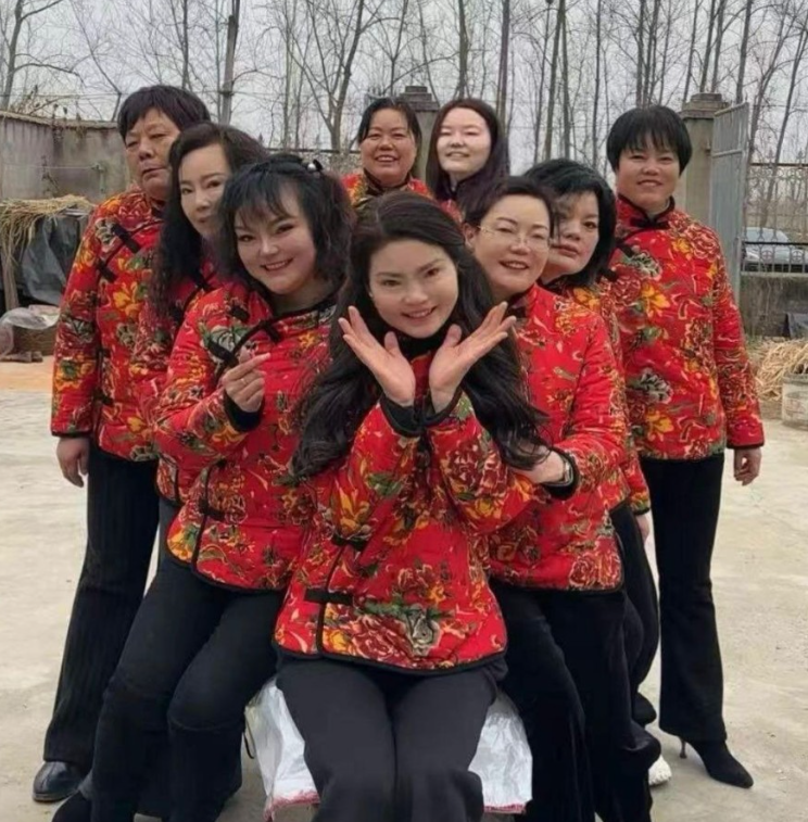 江蘇省淮安市一戶人家,父母想生兒子卻苦無結果,在20年內連生9女,名字從老大「招娣」、老二「盼娣」、老三「望娣」一路到最小的女兒「仇娣」,最終放棄生男。