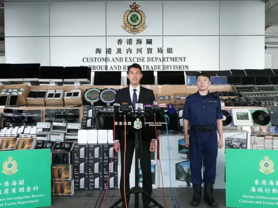海關有組織罪案調查科特別調查第一組指揮官鄧卓諱及港口及海域科海域行動組署理高級督察陳景鋒(香港海關Facebook截圖)