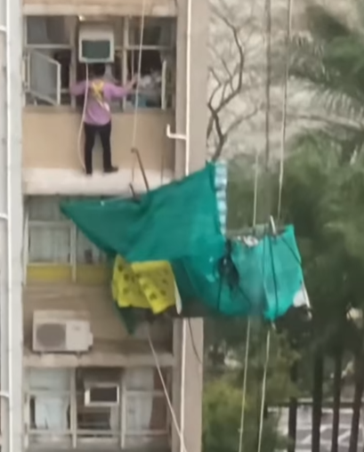 天水圍天瑞邨瑞龍樓有吊船工人下午3時許在外牆工作期間遇到大風雨,連人帶船於半空被吹到左搖右擺、搖搖欲墜,工人其後趁吊船被吹回外牆窗邊時,自行爬上窗邊石壆,消防到場後將工人救回地面,無人受傷。