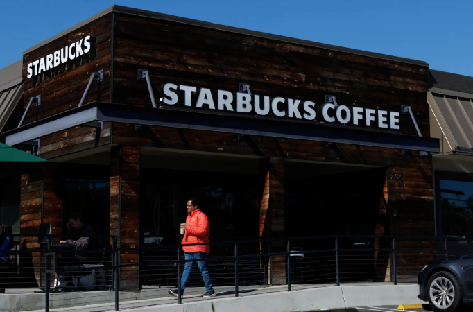 事發在外賣車道(drive-through),司機拿取熱飲時被燙傷下體。(資料圖片)