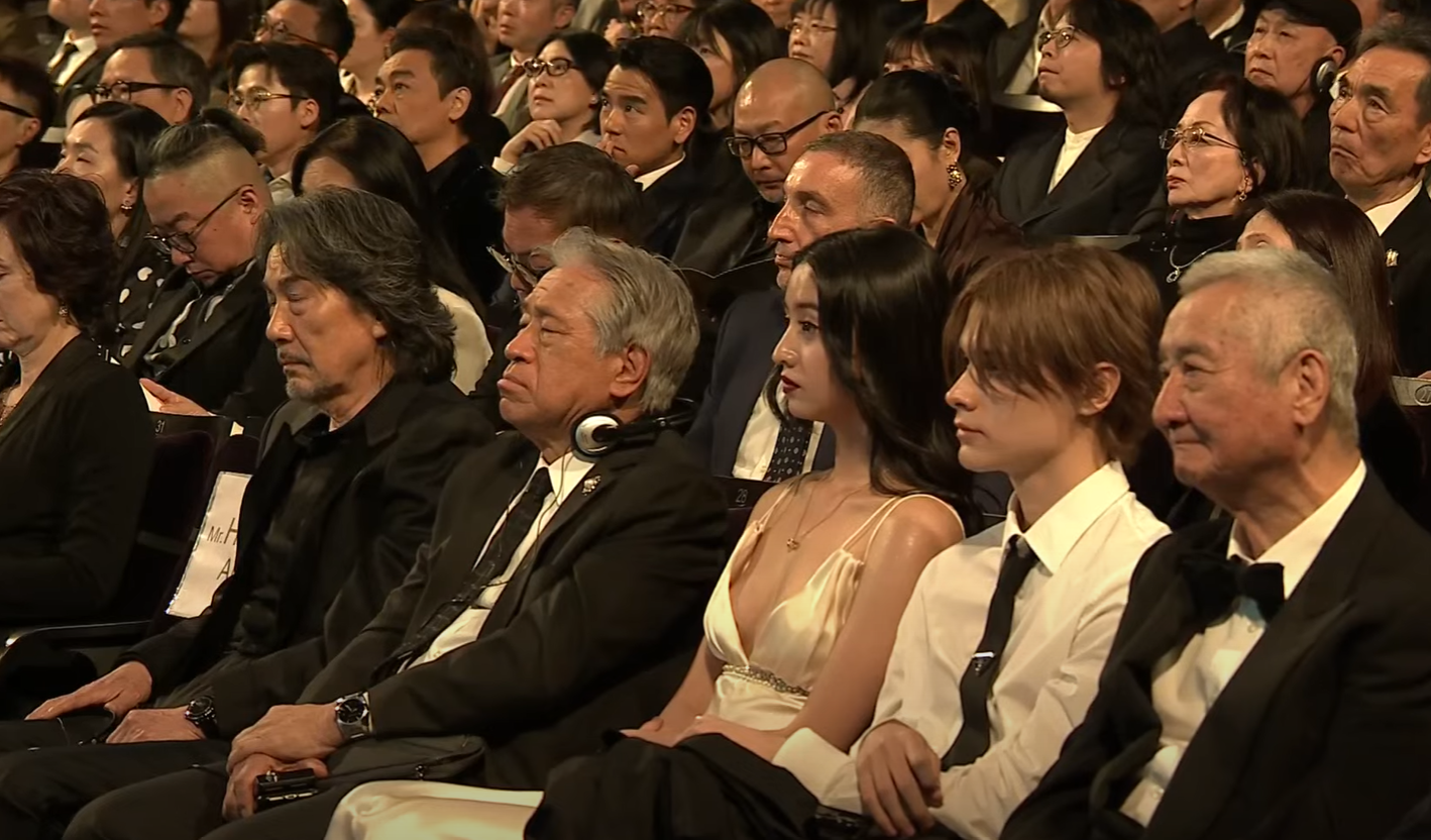 大會鏡頭捕捉光希的性感畫面。